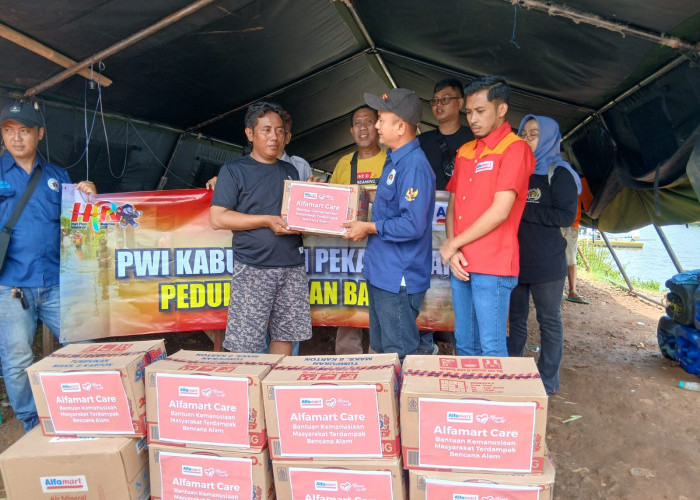 Peringati HPN 2026, PWI Kabupaten Pekalongan Gandeng Alfamart Kirim Bantuan ke Korban Banjir di Tirto