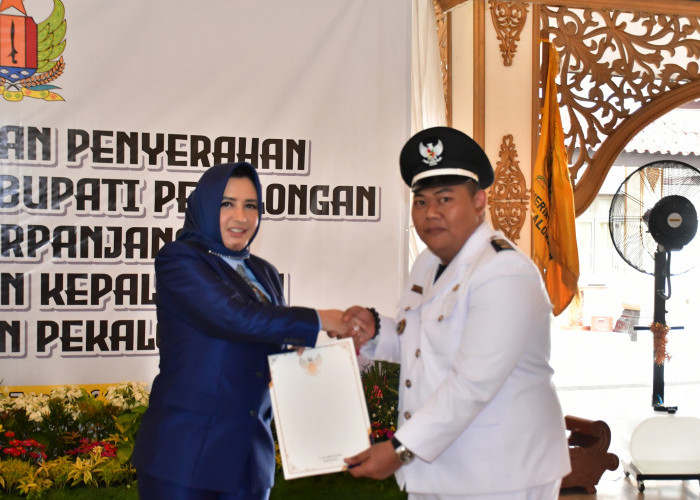 Bupati Fadia Arafiq Serahkan SK Perpanjangan Jabatan Kepala Desa se Kabupaten Pekalongan