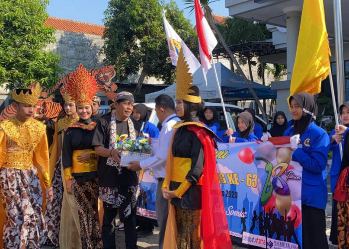 SMPN 1 Batang Tunjukkan Pesona Indonesia lewat Kirab Budaya 