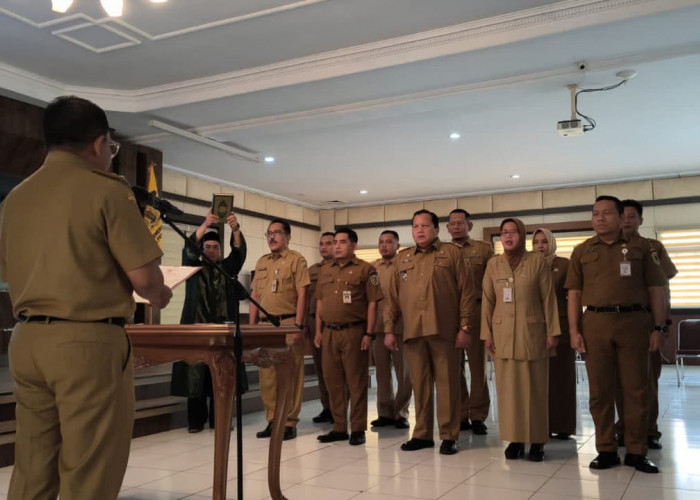 10 JPT Pratama Pemkab Pekalongan Dilantik, Plt Bupati Sukirman Tekankan Kinerja dan Persiapan APBD 2027