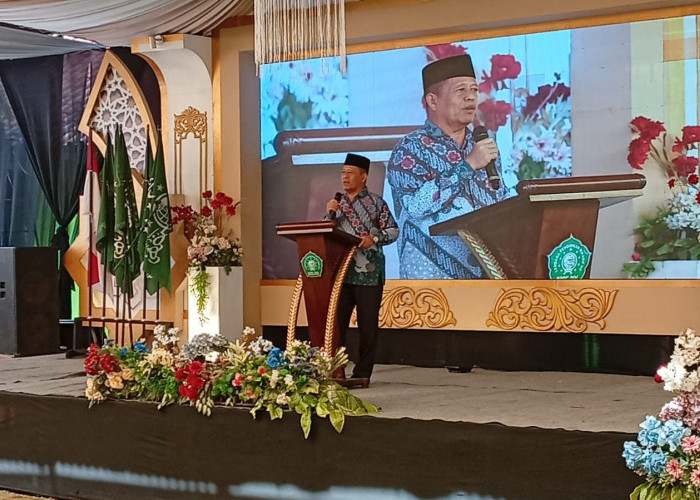 Ketua DPRD Abdul Munir Dorong Lulusan SMP NU Karangdadap Lanjutkan Pendidikan dan Jaga Moral