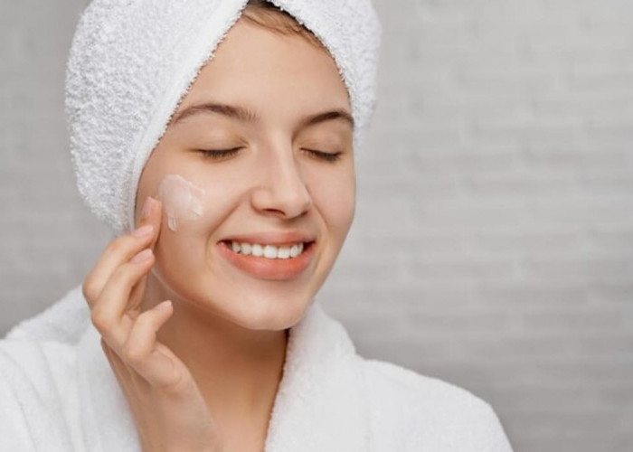 3 Sunscreen Memutihkan Wajah Terbaik! Ampuh Kecilkan Pori-Pori, Bantu Hilangkan Flek Hitam, Ada di Indomaret