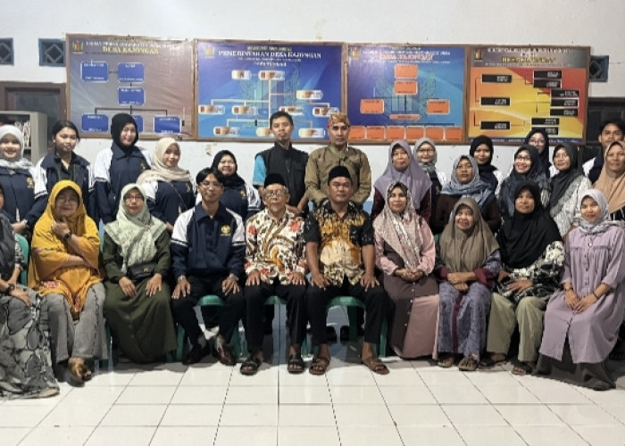 Mahasiswa KKN UNIKAL Edukasi Warga Desa Kajongan Membuat Pupuk Organik Cair dan Kompos dari Limbah Pertanian