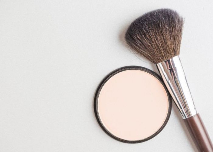 4 Bedak yang Bagus di Cuaca Panas, Nggak Gampang Luntur dan Awet