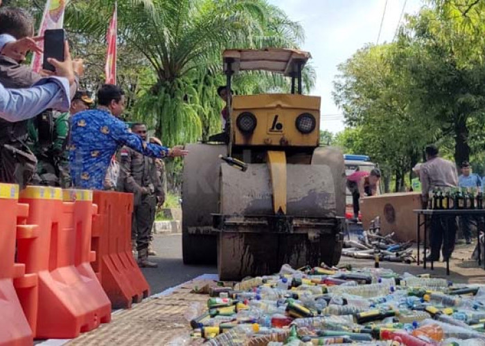 Forkopimda Musnahkan Ribuan Botol Miras dan Ratusan Knalpot Brong