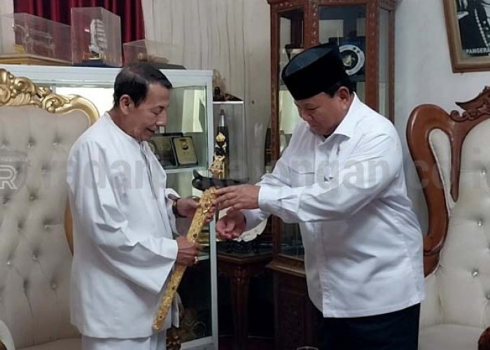 Ke Pekalongan, Prabowo Bawa Hadiah Ini untuk Habib Luthfi