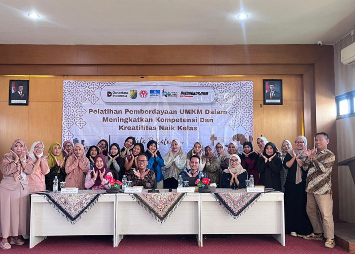 UMKM Pekalongan Perkuat Pemasaran Digital Lewat Pelatihan Desain Foto Produk