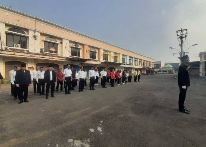 Semangat Kemerdekaan di Tengah Aktivitas Kerja, Karyawan Hotel Ikuti Upacara