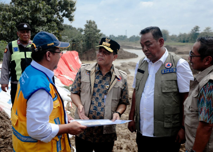 Gubernur Jateng Instruksikan Tutup Tiga Tanggul Jebol di Sungai Tuntang Maksimal Dua Hari 