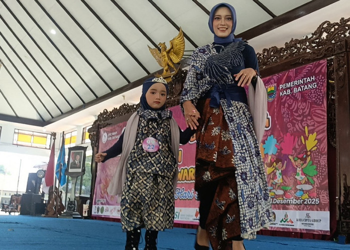 Sambut Hari Ibu, IWAPI Batang Gelar Fashion Show Kreasi Batik Ibu dan Anak