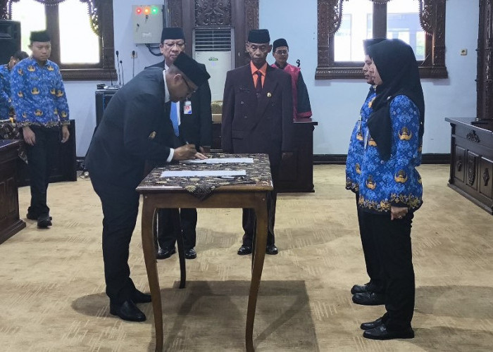 Lantik 6 Pejabat Administrator, Bupati Batang Wajibkan Tiap OPD Punya 5 Agenda Prioritas 