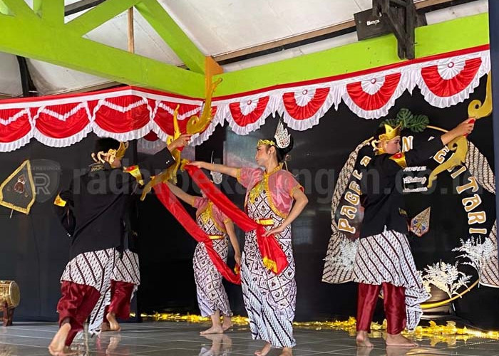 Uri-uri Budaya Jawa, Pelajar SMAN 2 Batang Suguhkan Pagelaran Seni Tari