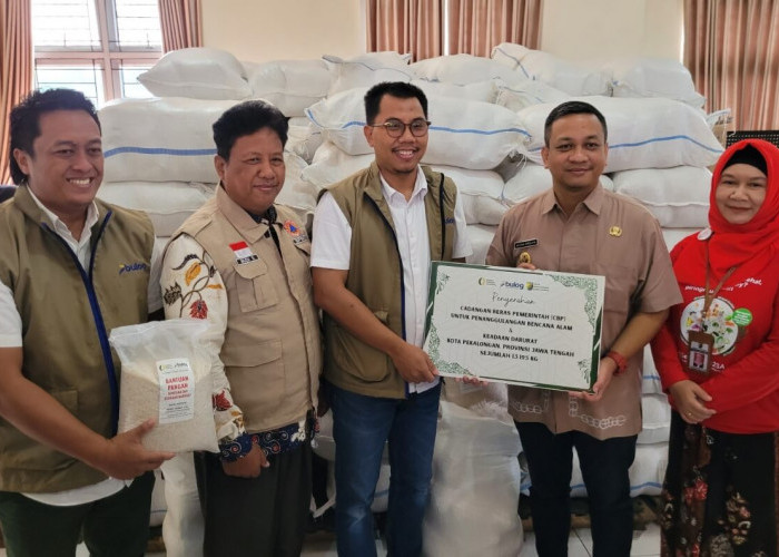 Bapanas melalui Bulog Tegal Salurkan 13,195 Ton Beras CBP untuk Penanganan Banjir Kota Pekalongan