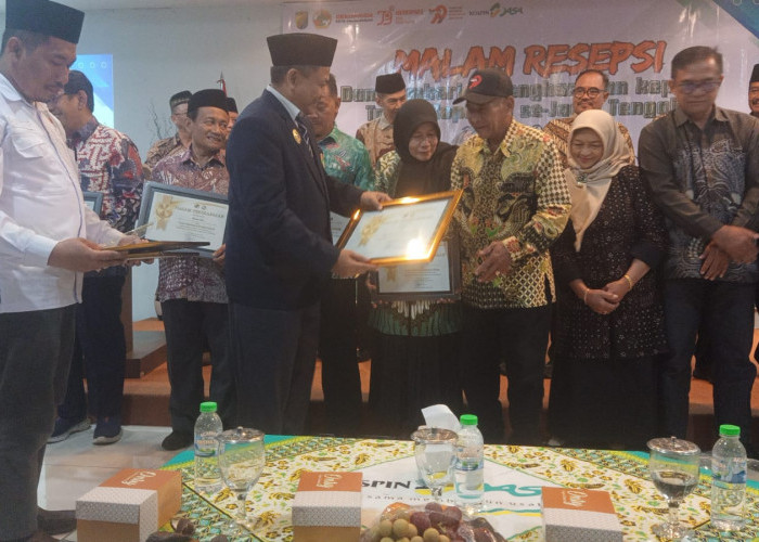 Zumisroh Terima Penghargaan Tokoh Koperasi Senior Harkop Jateng, Bukti Dedikasi Lebih dari 15 Tahun