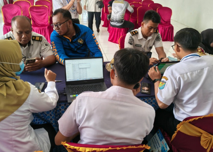 Disdukcapil Fasilitasi Aktivasi IKD bagi Pegawai Lapas Pekalongan