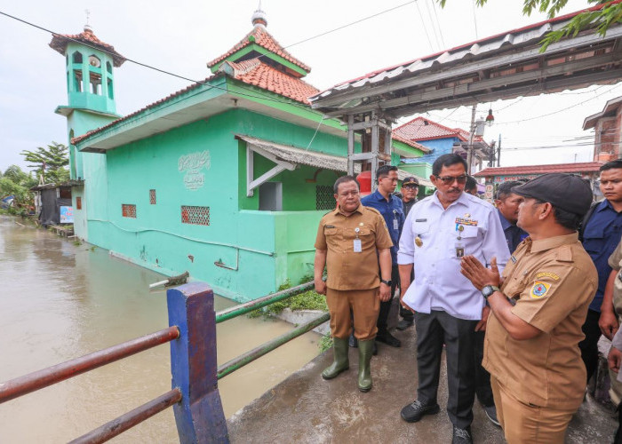 Banjir Brebes, Pemprov Jateng Salurkan Logistik Kebencanaan Rp478 Juta untuk Bantu Warga Terdampak