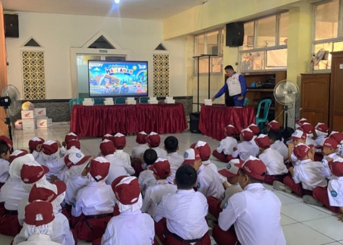 Cinta Anak, Astra Motor Jateng Bagikan Helm SNI dan Edukasi “Suara Jalan”