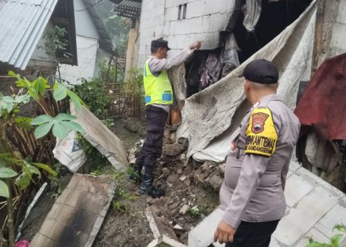 Tanah Gerak Guncang Desa Bubak Kandangserang, 2 Rumah Warga Rusak