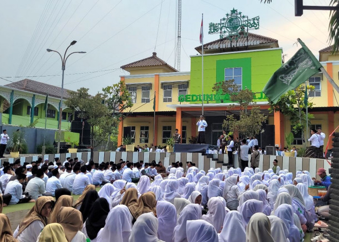 Ribuan Santri di Kota Pekalongan Aksi Damai: Kecam Keras Tayangan Trans7 yang Lecehkan Kiai dan Pesantren