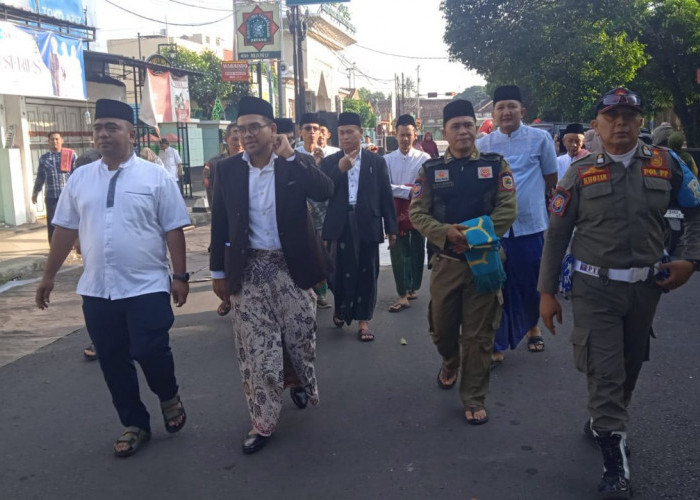 Ribuan Warga Shalat Id di Alun-alun Batang, Bupati Pastikan Kondusif Meski Ada Perbedaan 1 Syawal