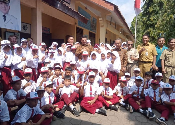 Kelas 4 SDN 02 Sengare di Pekalongan Tak Miliki Meja Kursi, Belajar Lesehan di Kelas