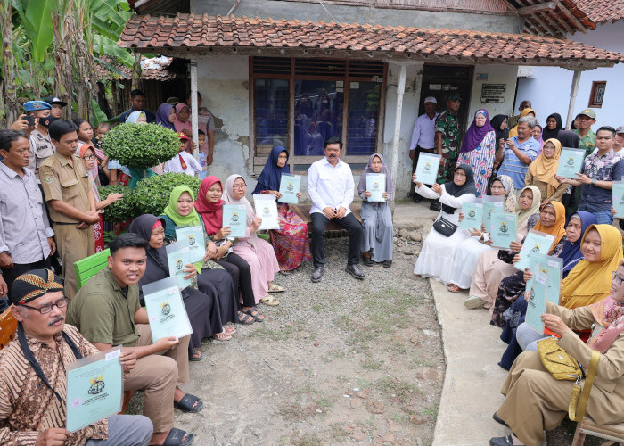 Door To Door, Menteri ATR/BPN Bagikan Sertifikat ke Warga Kabupaten Pekalongan