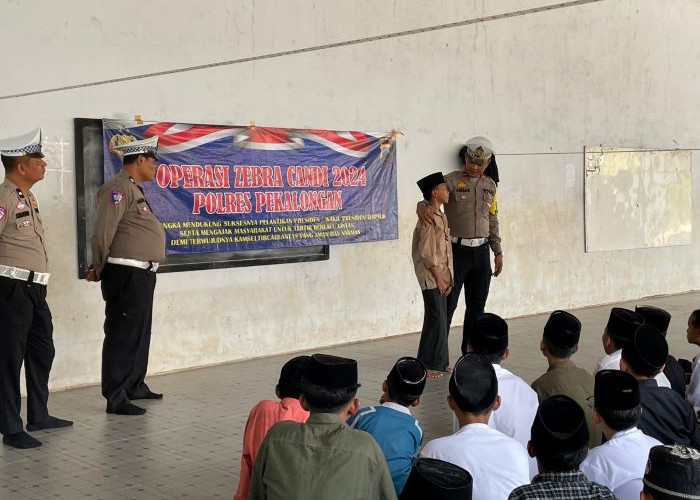 Sambangi Pondok Pesantren Al-Utsmani Kajen, Satlantas Polres Pekalongan Sosialisasi Tertib Berlalu Lintas