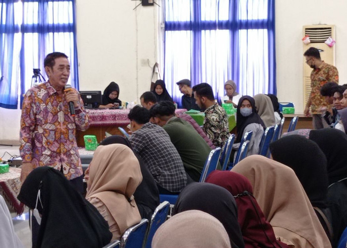 Bisri Romly Sosialisasikan Tentang Pemilih Pemula Kepada Mahasiswa Unikal