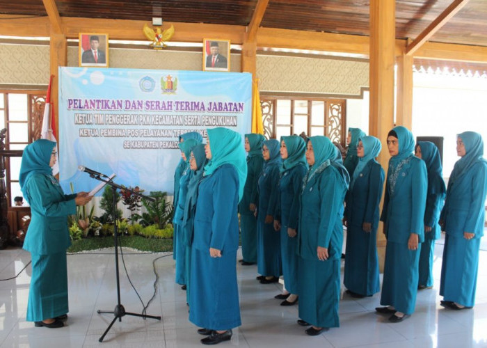 Hj. Widi Lantik TP PKK Wonopringgo dan Lebakbarang