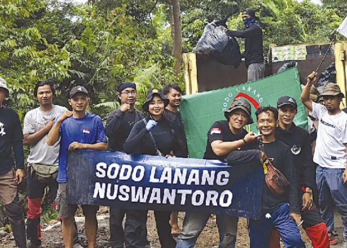 Peduli Ekosistem, Sodo Lanang Nuswantoro Ikut Bersihkan Lingkungan