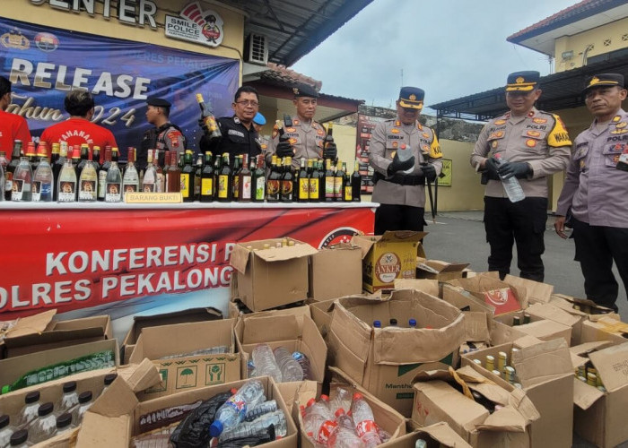 Polres Pekalongan Kota Sita 812 Botol Miras dan Ratusan Butir Psikotropika jelang Malam Pergantian Tahun