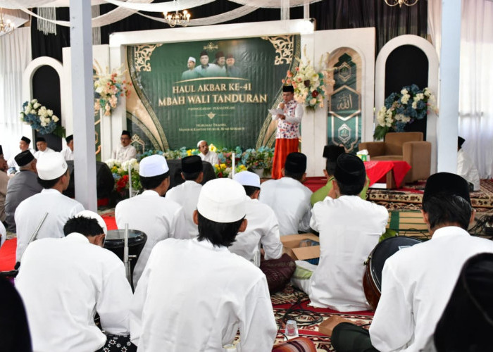 Hadiri Haul Mbah WalibTandur, Plt Bupati Pekalongan: Kerukunan Masyarakat Jadi Fondasi Pembangunan Daerah