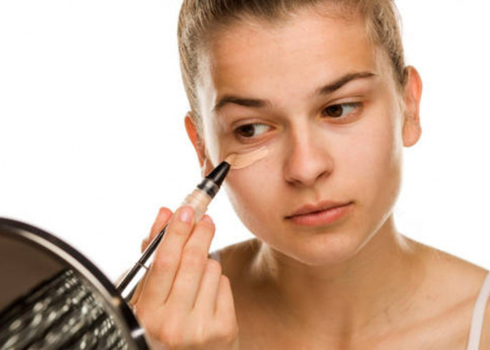 4 Rekomendasi Concealer yang Bagus untuk Menutupi Mata Panda dan Kerutan