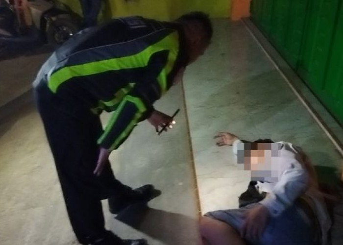 Dikira Pingsan atau Sakit, Pria Tergeletak di Teras Toko Pasar Bojong Ternyata Mabuk Berat