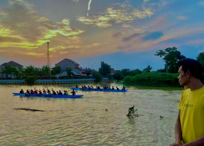 Punya Wajah Baru, Bantaran Sungai Sambong Klidang Lor Batang Jadi Destinasi Baru Ngabuburit di Batang 