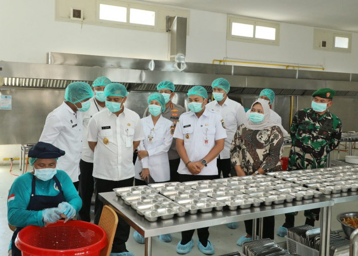 Cek SPPG Jebres, Ahmad Luthfi Minta Percepat Penerbitan SLHS di Jateng