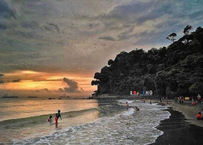 Keunikan Pantai Ujung Negoro di Batang, Wisata Alam Sambil Wisata Religi Bikin Hati dan Pikiran Jernih Kembali