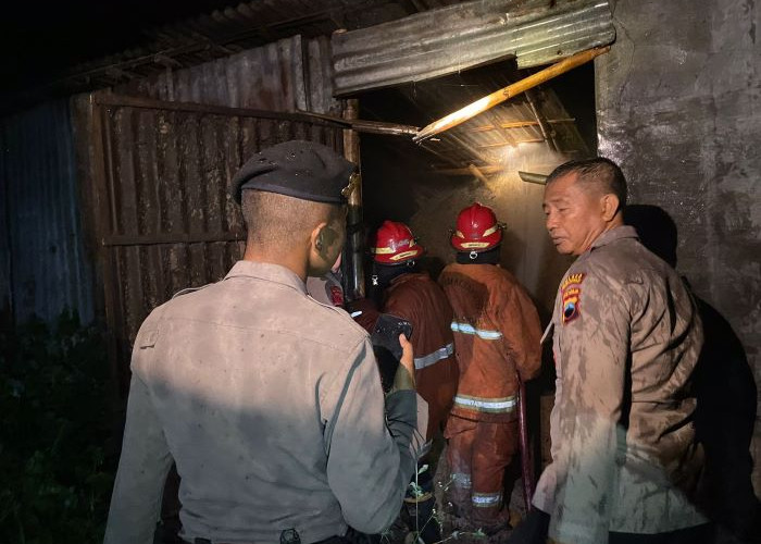 Rice Mill di Desa Gandarum Pekalongan Terbakar, Mesin Penggilingan hingga 7 Ton Gabah Terbakar