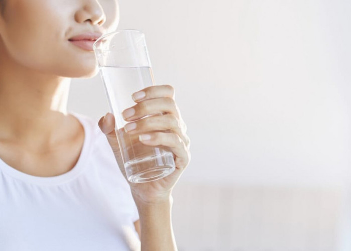 5 Manfaat Minum Air Putih Banyak untuk Wajah, Bisa Mencerahkan Kulit dan Atasi Flek Hitam! Wajah jadi Glowing