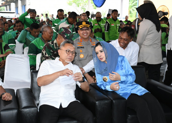 Bupati Pekalongan Fadia Arafiq Dampingi Menko Pangan Pantau Program HAJATAN di Gudang Bulog Bondansari