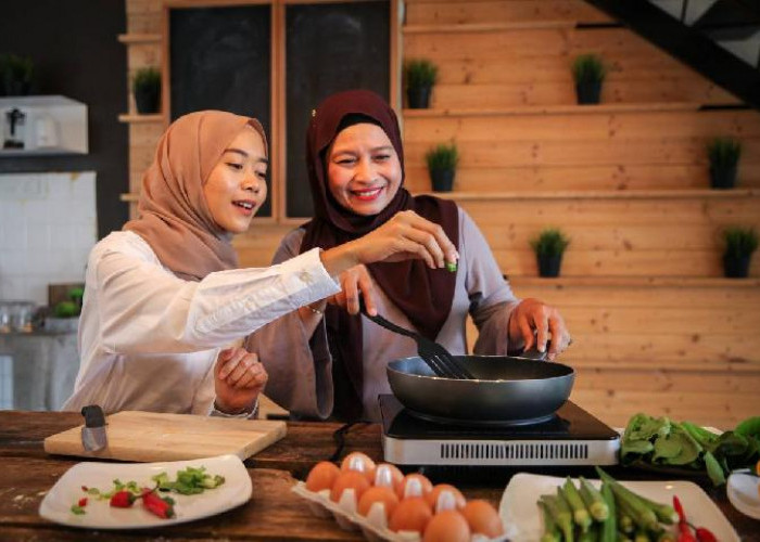 Lagi Puasa Tapi Harus Masak? lni Hukumnya Mencicipi Makanan di Ujung Lidah