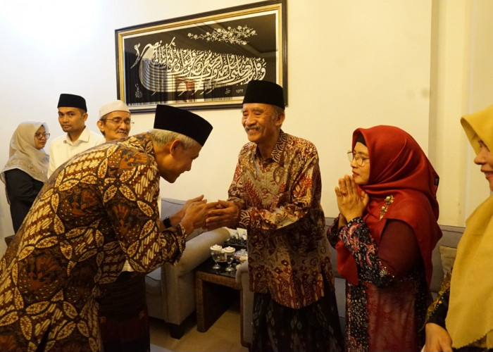 Doa KH Ubaidillah dan Santri Dar Al Tauhid Cirebon untuk Ganjar