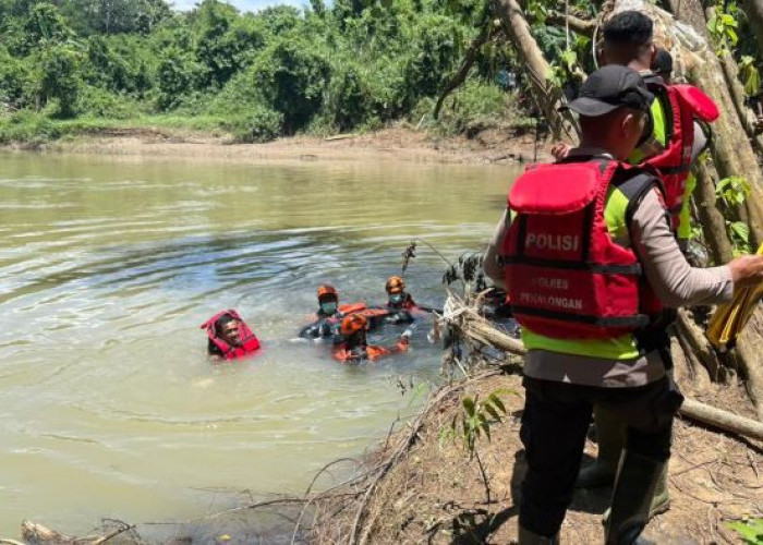Mayat Pria Lansia Ditemukan Tersangkut di Sungai Bojong