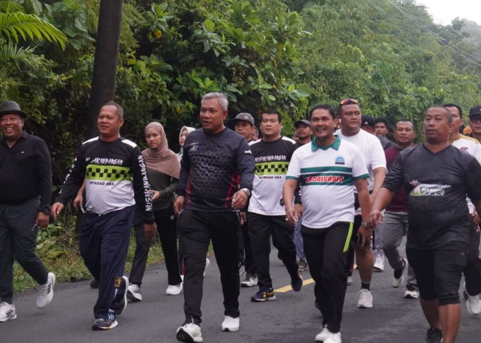 Dampingi Bimbingan Fisik Taruna Poltekip, Kakanwil Kemenkumham Jateng Jalan Kaki 6 Km di Nusakambangan