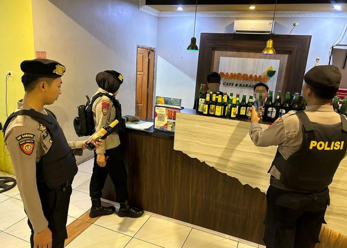 Razia Miras di Kafe dan Warung Swike di Kajen, Samapta Polres Pekalongan Temukan 68 Botol Miras