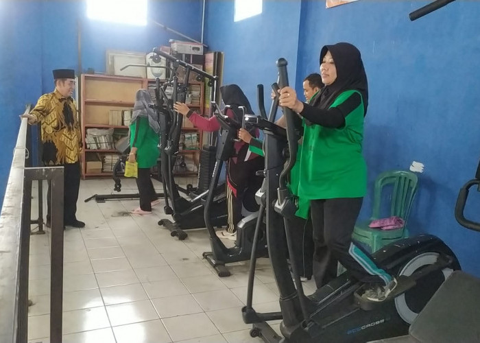 Tingkatkan Kesehatan Masyarakat, Desa Pakumbulan Terima Bantuan Fasilitas Olahraga Rp 45 Juta