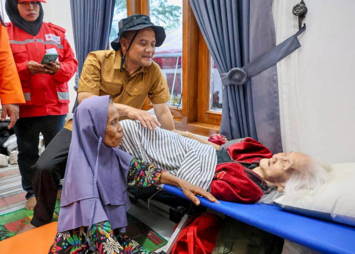 Temui Pengungsi Tanah Gerak Tegal, Ahmad Luthfi Segera Siapkan Hunian Sementara