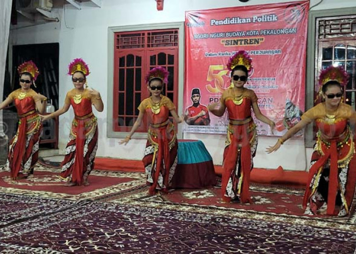 Nguri-Uri Budaya, Tampilkan Tari Sintren