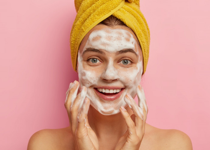 5 Manfaat Melakukan Double Cleansing pada Wajah meski Tidak Menggunakan Make Up, Salah Satunya Cegah Jerawat