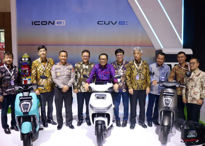 Honda ICON e: dan CUV e: Meriahkan Booth AHM di IMOS 2024